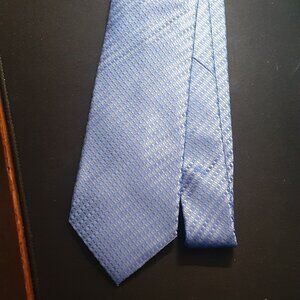 ck Calvin Klein 100% Silk Blue Tie - Striped - Dress in Style with Designer Tie